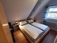 Schlafzimmer mit Ehebett